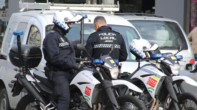 Dos agentes de la Policía Local de Jerez