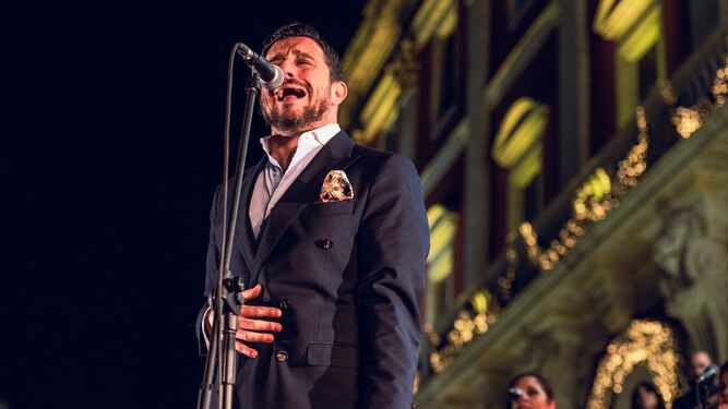 David Palomar canta como invitado en la zambomba 'Cantes de Nochebuena' de 2022 en San Fernando.
