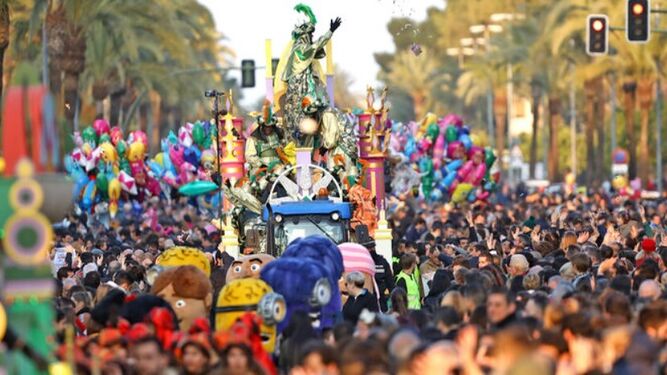 Imagen de una Cabalgata de Reyes en Jerez a su paso por la avenida.