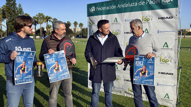 El delegado de Deportes Jesús Alba, junto al presidente de la Andaluza José Pérez.