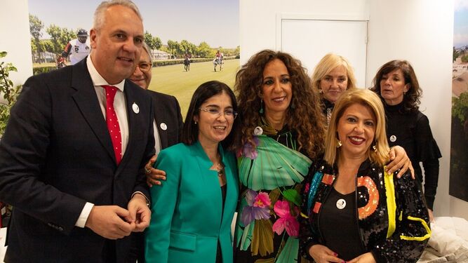 Rosario Flores, junto a Mamen Sánchez, alcaldesa de Jerez, Carolina Darias, ministra de Sanidad, y Juan Carlos Ruiz Boix, presidente de la Diputación de Cádiz.