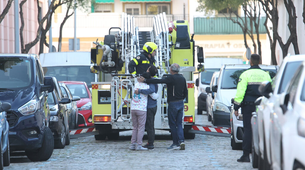 Grave incendio en un &aacute;tico en Jerez