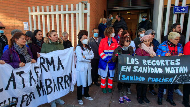 Primera jornada de huelga indefinida de los sanitarios de Atención Primaria en Sevilla.