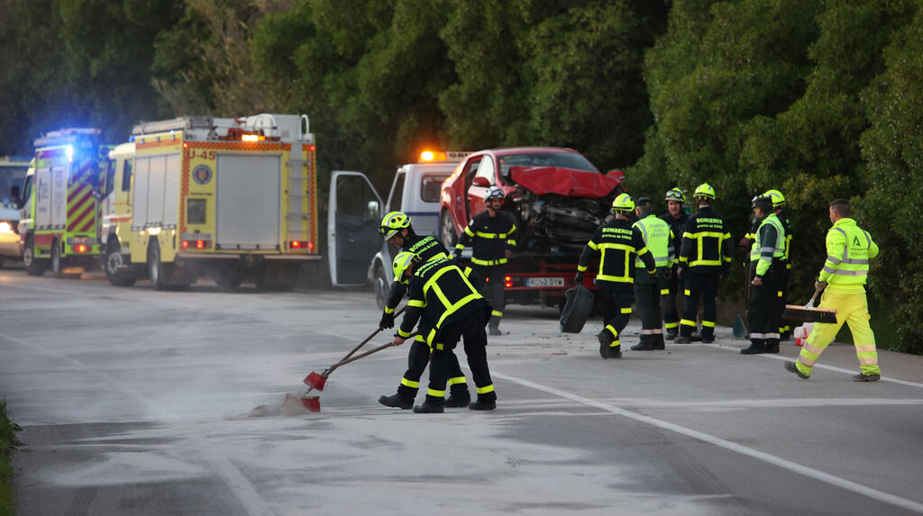 Grave accidente de tr&aacute;fico en la carretera de Cartuja en Jerez