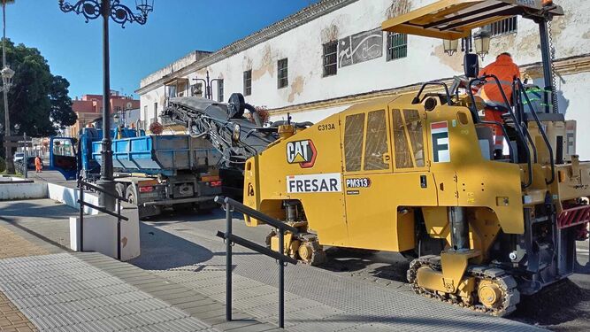 Los trabajos de asfaltado comenzaron el martes en la Ribera.