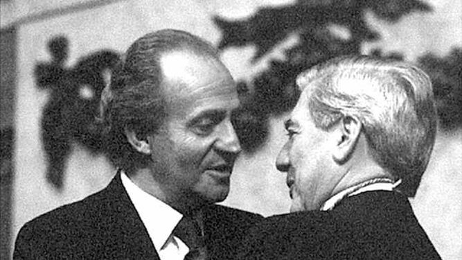 Don Juan Carlos y Mario Vargas Llosa en 1996