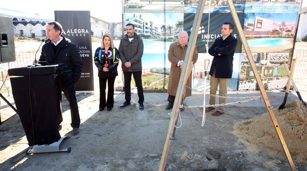 Primera piedra del proyecto residencial Willians Plaza en Jerez