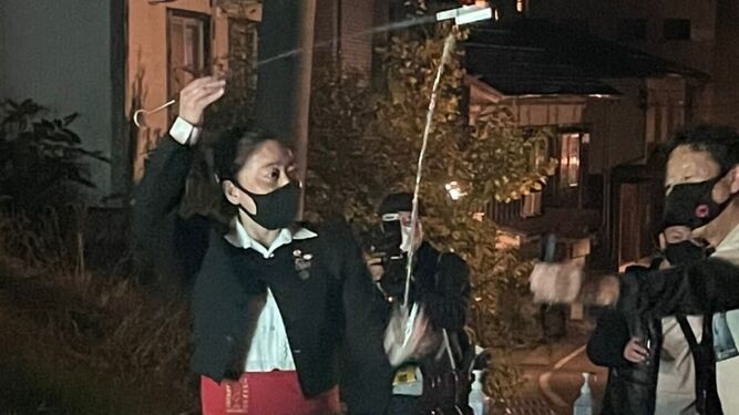 Una japonesa con el título oficial de venenciadora del jerez en un evento en Japón.