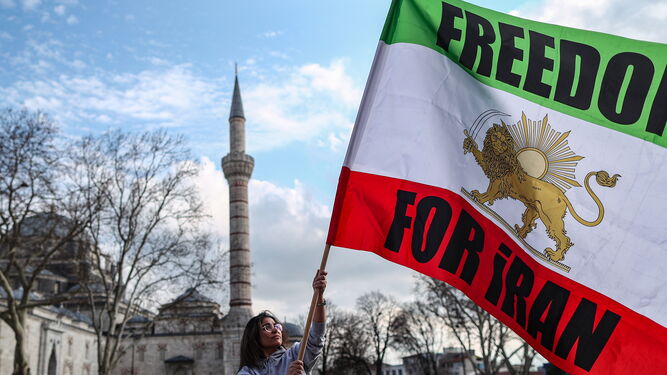 Protestas a favor de los iraníes en Estambul.