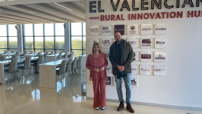 Mamen Sánchez, con Francisco Gálvez,  del Hub de Innovación Rural.
