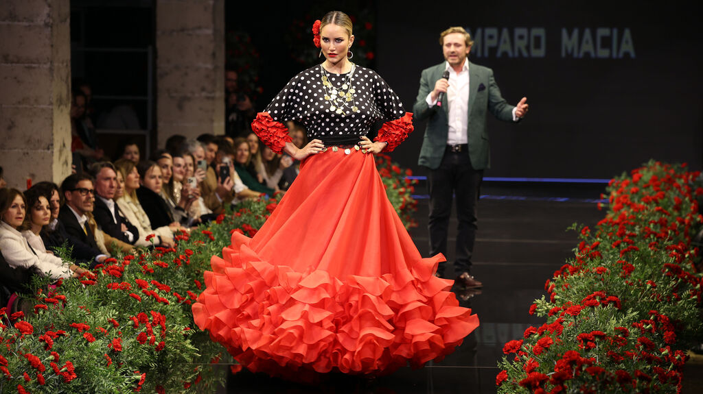Desfile de Amparo Maci&aacute; en la Pasarela Flamenca Jerez Tio Pepe 2023