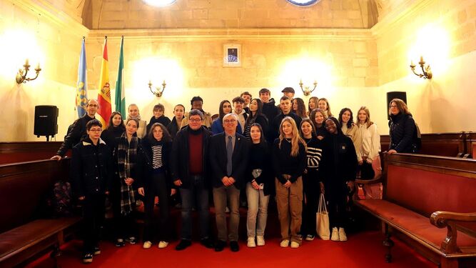 Recepción en el Ayuntamiento a los alumnos franceses de intercambio con el Coloma.