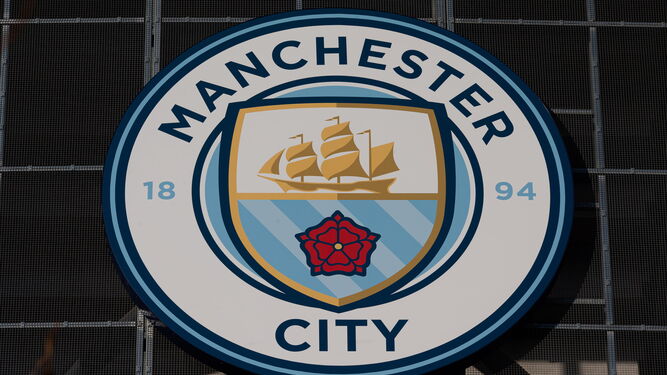 Una imagen del escudo del Manchester City.