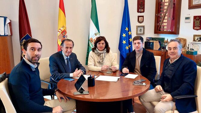 Encuentro entre la Asociación de Jóvenes Empresarios de Cádiz y el Ayuntamiento de Chiclana.