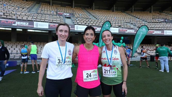 Sara Amar , Rebeca González (211) y Loreto Pastor, podio absoluto de la pasada Media Maratón de 2022.