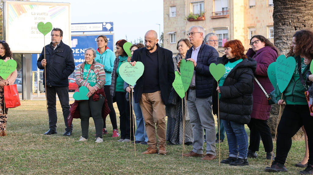 Concentraci&oacute;n de Marea Verde Jerez para nombrar a la rotonda de la Escuela P&uacute;blica en La Granja