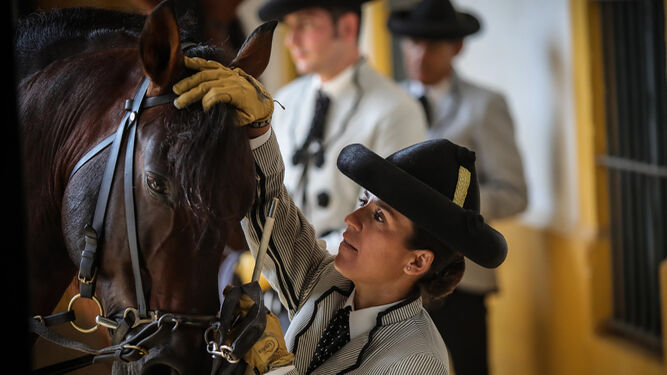 Belén Bautista, jinete de la Real Escuela es galardonada con el Caballo de Oro 2022 en Jerez
