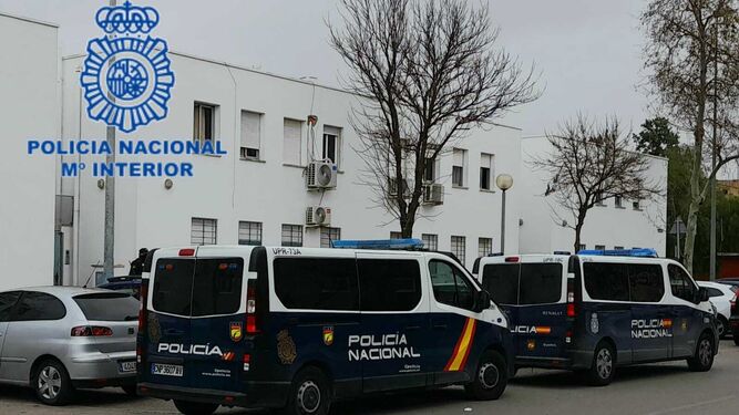 Agentes de la Policía Nacional en la avenida Moreno Mendoza de Jerez
