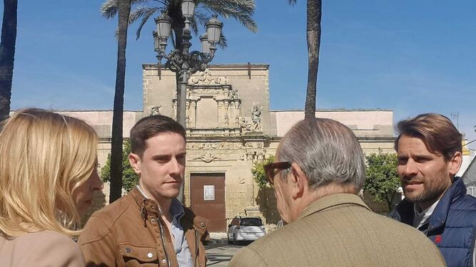Jaime Espinar, en la visita al centro histórico de Jerez.