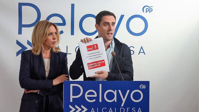 Jaime Espinar y Almudena Martínez, en la rueda de prensa del PP.