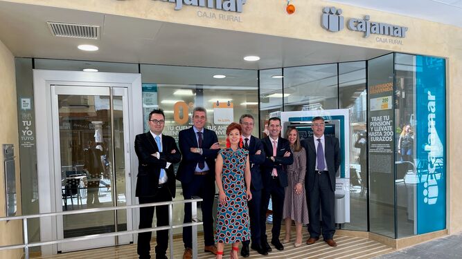 Apertura de una oficina de Cajamar en el centro de Teruel.