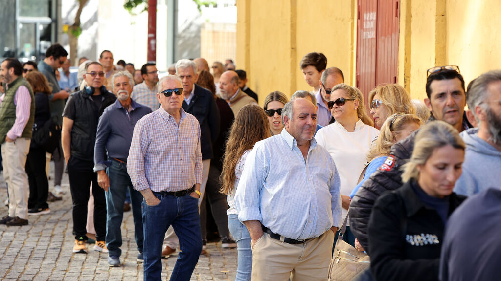 Colas para comprar las entradas de la Feria Taurina de Jerez 2023
