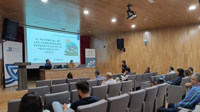 Imagen de la charla sobre comunidades energéticas organizadas por la Diputación en Rota