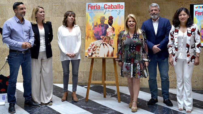 Mamen Sánchez, en la presentación de las novedades de la Feria del Caballo de Jerez 2023 junto a miembros de su equipo de gobierno.