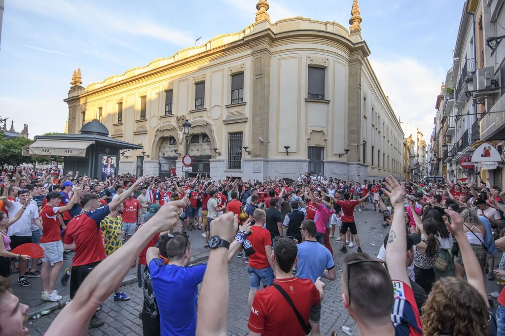 B&uacute;scate en las fotos de la afici&oacute;n de Osasuna en Sevilla en la final de la Copa del Rey