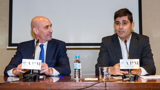 Luis Rubiales y David Aganzo, en una rueda de prensa.
