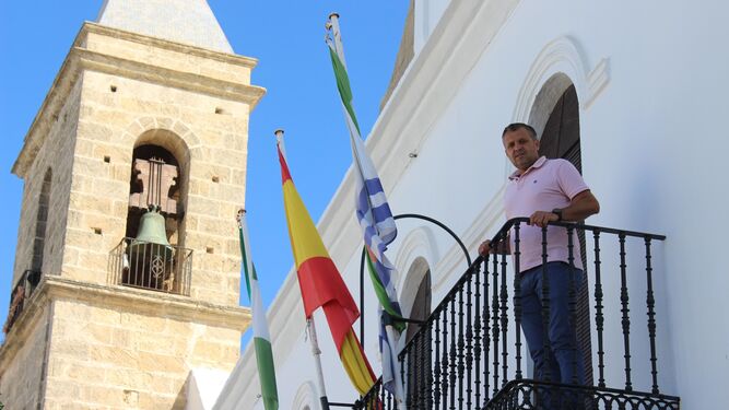 Juan Bermúdez en el balcón del Ayuntamiento tras ganar las elecciones de 2019.