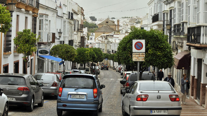 La calle Corredera, una de las principales de Arcos.