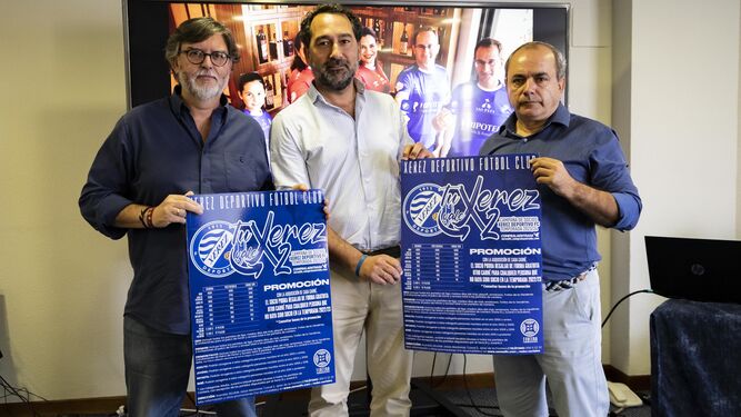 Matías Aguilar, Francisco González y Juan Carlos Corchado, durante la presentación de la campaña de socios.
