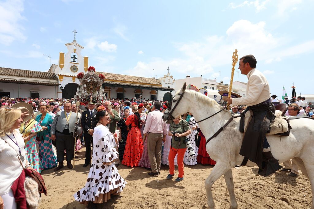 La Hermandad del Roc&iacute;o de Jerez se presenta ante la Virgen