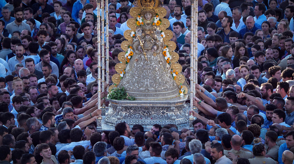 Procesi&oacute;n de la Virgen del Roc&iacute;o y emocionante visita a la Hermandad de Jerez
