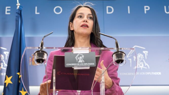 Inés Arrimadas, durante su comparecencia para anunciar que deja la política.
