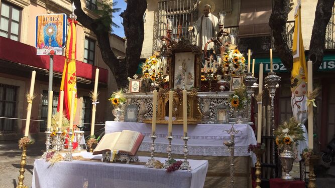 Altar montado con motivo de la procesión del Corpus Christi.