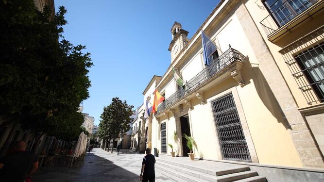 El Ayuntamiento de Jerez, en la imagen, acapara casi el 23% de las quejas.