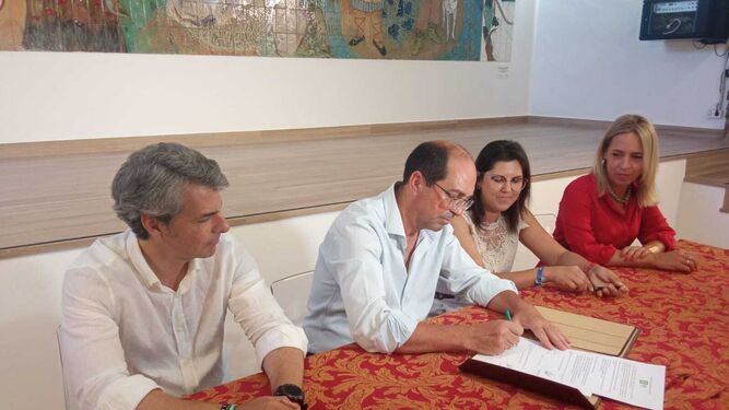 Andalucía por Sí y el PP formalizaron la mañana de este jueves el pacto de gobierno en Villamartín.
