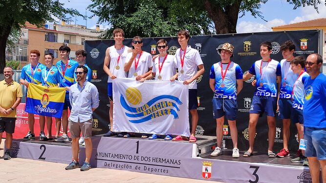 El CN Jerez se colgó la medalla de oro en relevos 4x50 m Libres y Estilos.