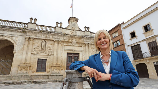 María José García-Pelayo, frente al Cabildo Viejo donde hoy tomará posesión como alcaldesa.