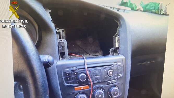 Imagen del vehículo interceptado por la Guardia Civil.