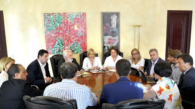 Primera reunión de trabajo del nuevo gobierno de Pelayo en Jerez.