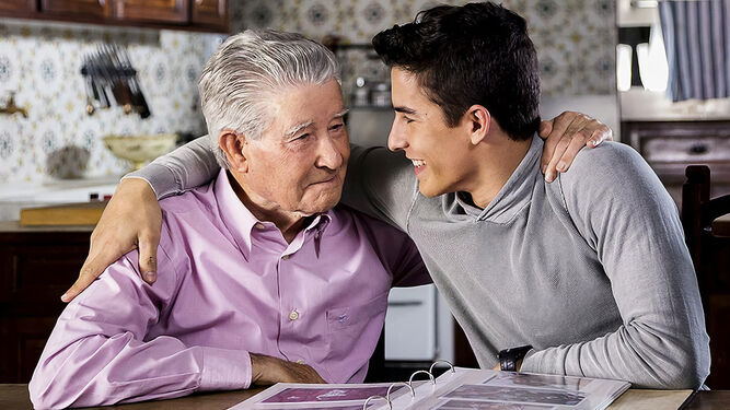 Marc Márquez, con su abuelo en una imagen entrañable.