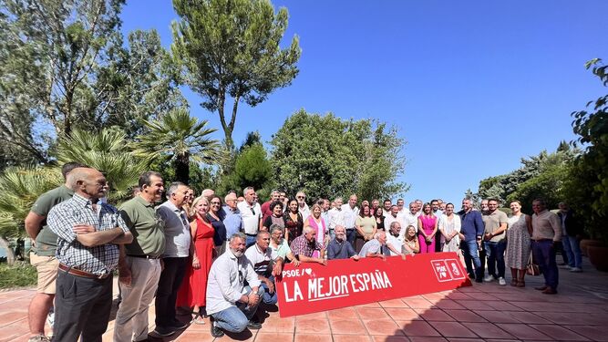 Marlaska junto a otros representantes del PSOE, como Mamen Sánchez y Juan Carlos Ruiz Boix, este domingo en el Hotel Barceló Montecastillo de Jerez.