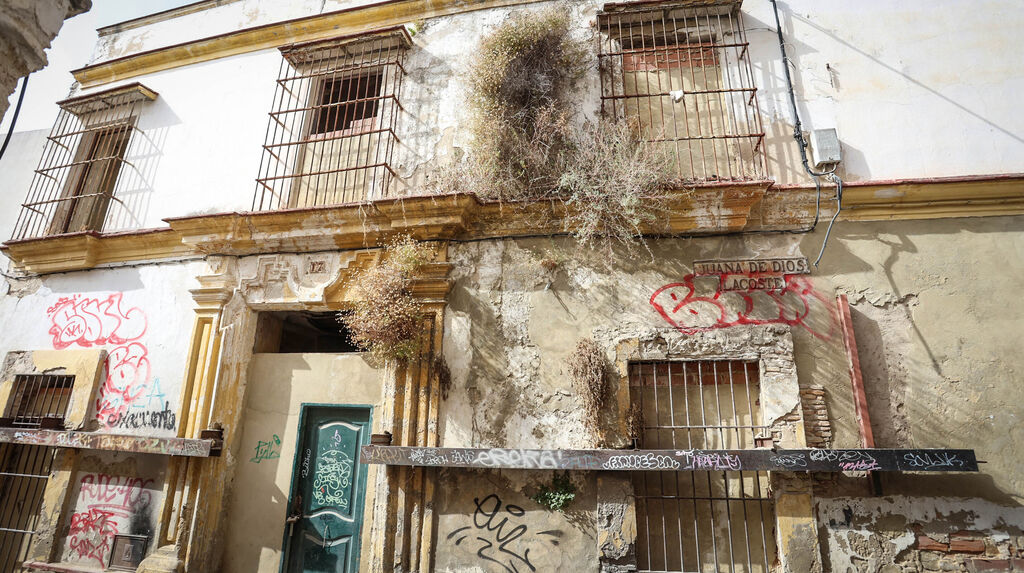 Las casas en ruinas de la calle Juana de Dios Lacoste en Jerez