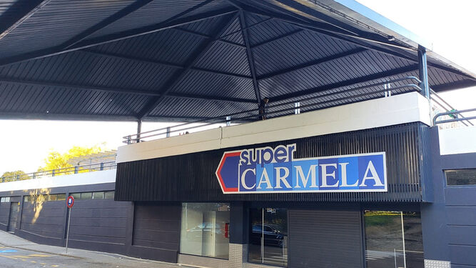 Exterior del supermercado Super Carmela, en Ciudasol.