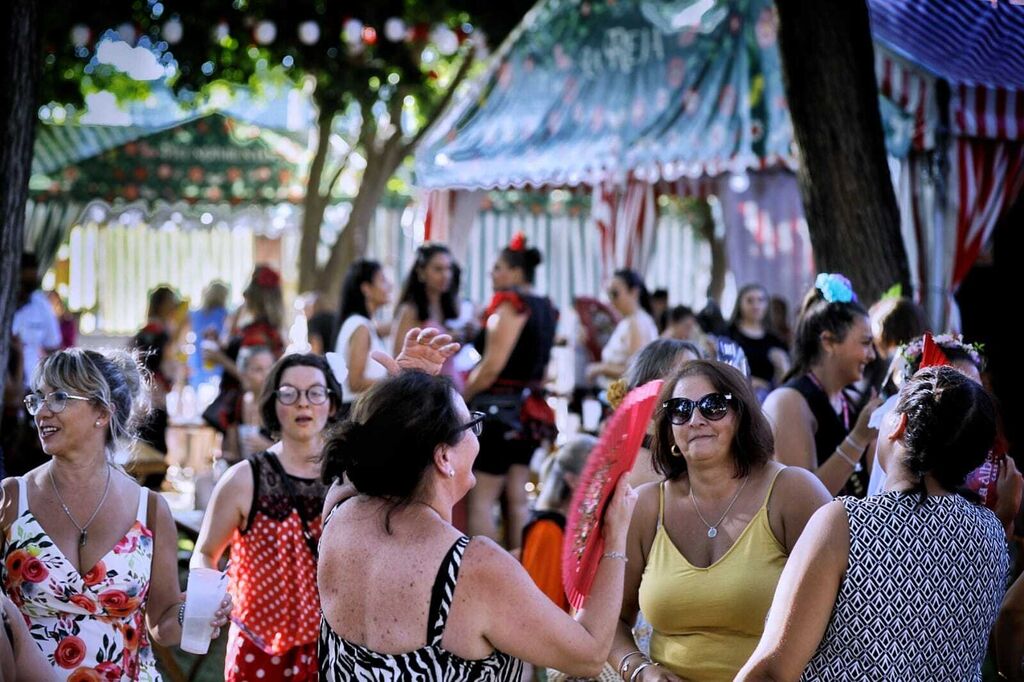 B&uacute;scate en las im&aacute;genes del D&iacute;a de la Mujer de la Feria del Carmen de San Fernando
