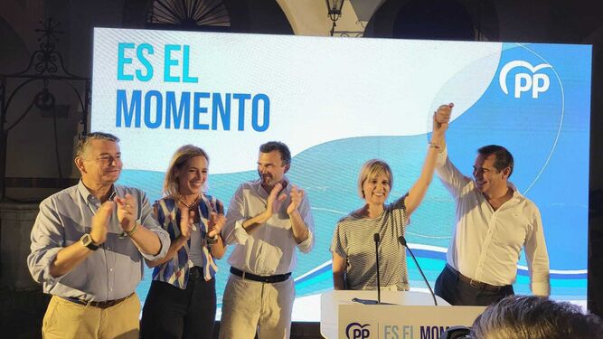 Antonio Sanz, Almudena Martínez, Bruno García, María José García-Pelayo y Pedro Gallardo, en el cierre de campaña del PP.