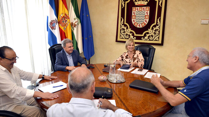 Reunión de María José García-Pelayo con la Asociación de Belenistas.